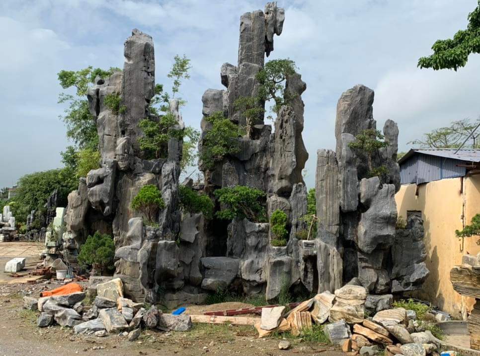 Một mẫu hòn non bộ được chế tác từ đá tự nhiên.